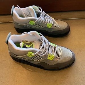 Jordan 4 Retro SE 95 Neon